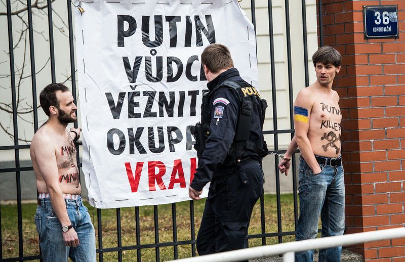 "Putin killer": в Праге митинговали против агрессии России в отношении Украины. Фотофакт