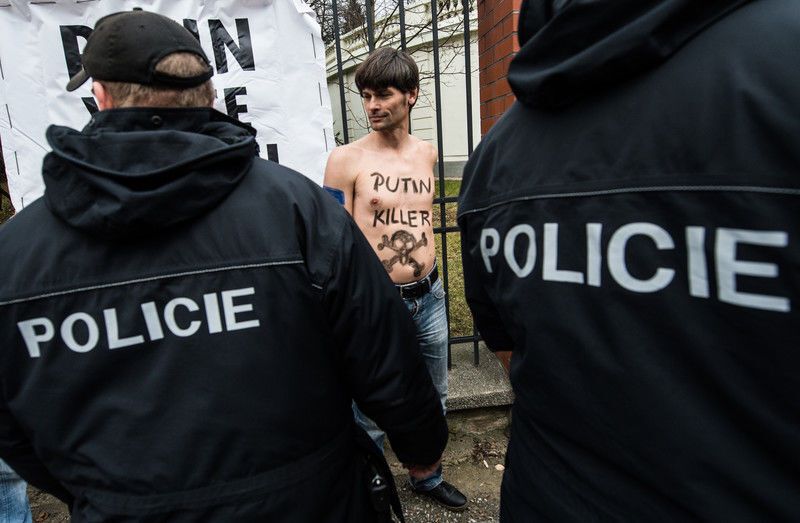 "Putin killer": в Праге митинговали против агрессии России в отношении Украины. Фотофакт