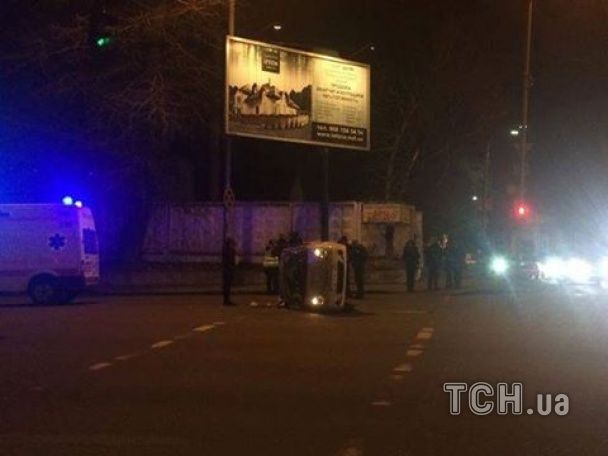 "Акробатическое ДТП" в Киеве: от удара иномарка перевернулась в воздухе