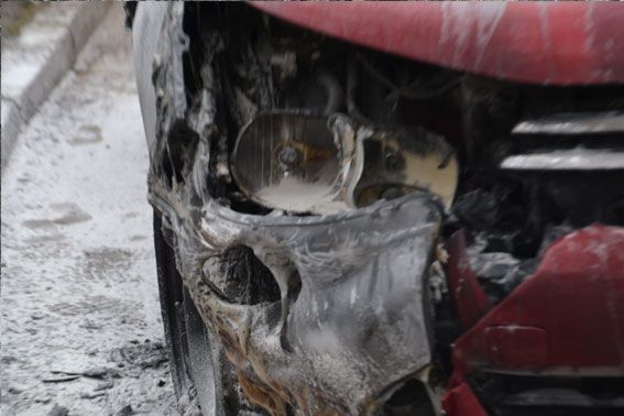 Во Львове подожгли авто журналиста. Фото с места событий