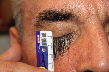 Украинец вырастил самые длинные ресницы в стране благодаря специальной диете