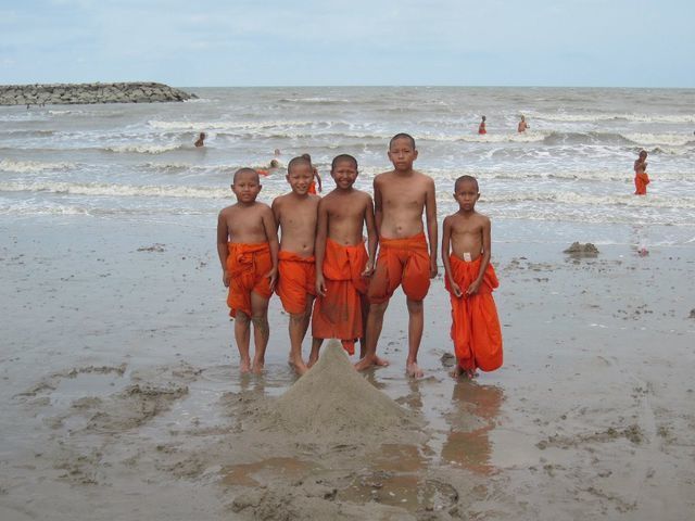 Опасные бегемоты Китая и злые обезьяны Малайзии: украинский программист рассказал о своих невероятных путешествиях