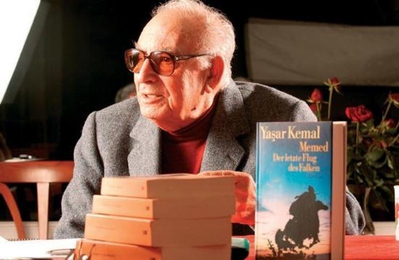 В Турции скончался известный писатель и правозащитник Яшар Кемаль