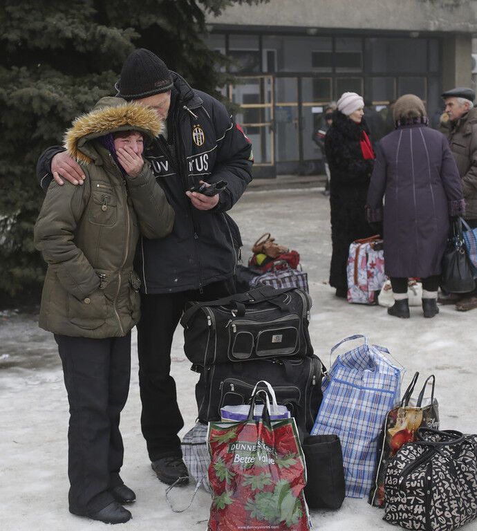 Как происходит эвакуация населения из Дебальцево: фоторепортаж
