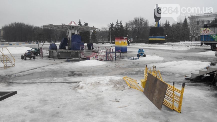 С центральной площади Краматорска исчезли украинские флаги: опубликованы фото