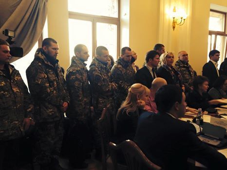 Бойцы батальона Семенченко пришли в Киевсовет для защиты скандального застройщика - активист
