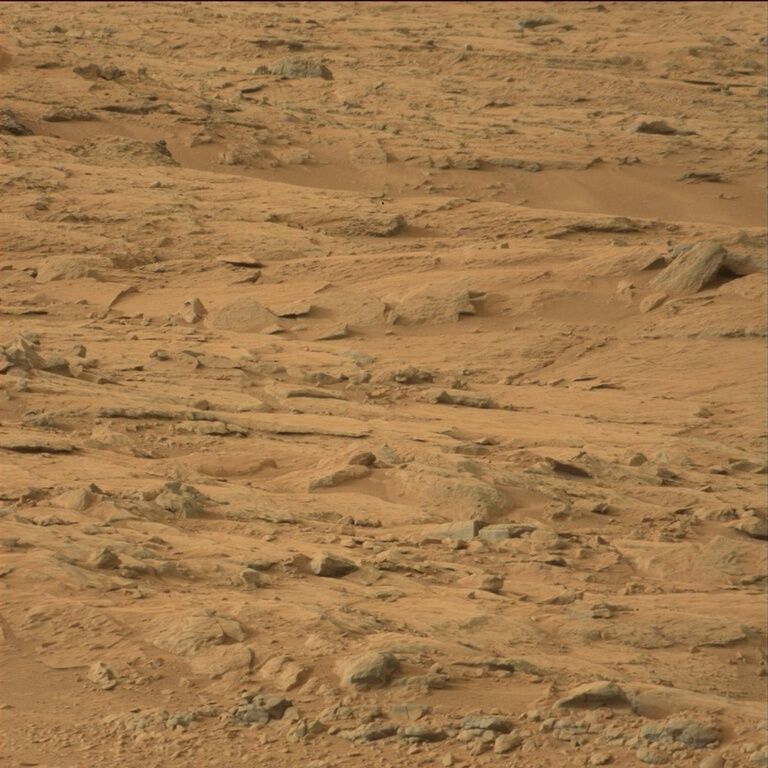 На Марсе обнаружили каменное "кладбище": плиты и кресты