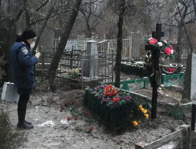В Запорожье вандалы осквернили могилу бойца АТО: опубликовано фото