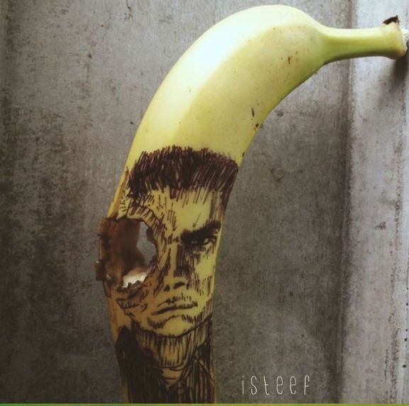 Художник придал новый образ простим бананам