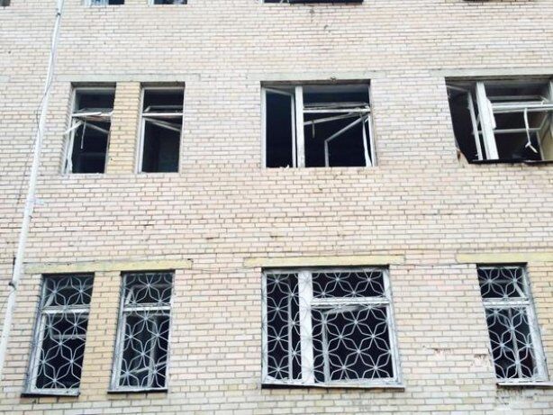 У Донецьку снаряд потрапив до лікарні: є загиблі і поранені