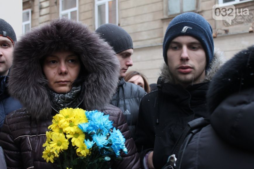Тысячи украинцев пришли попрощаться с Кузьмой Скрябиным