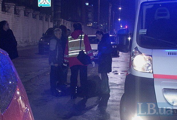 В Киеве автомобиль сбил на зебре пешехода: опубликованы фото с места ДТП