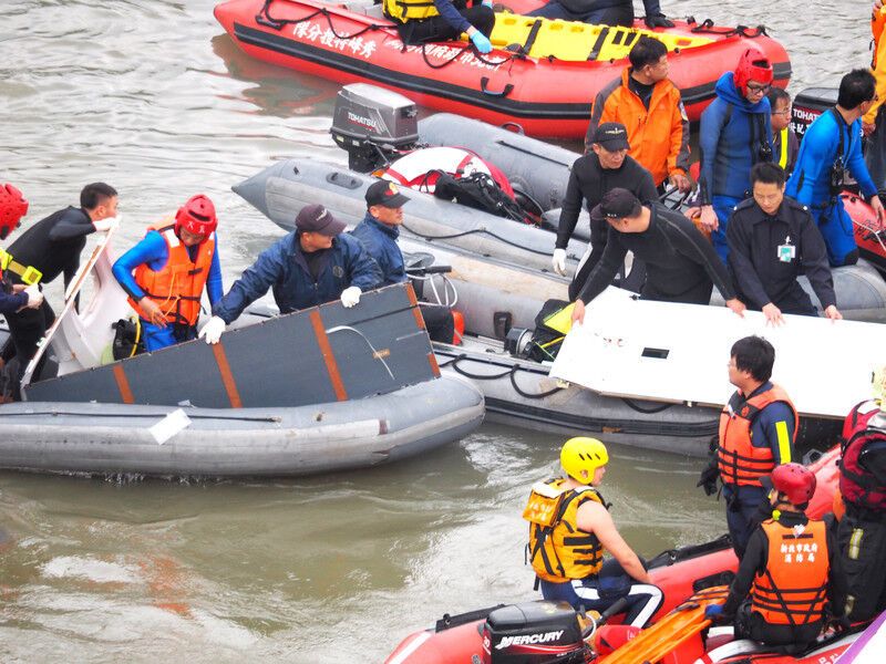 Авиакатастрофа на Тайване самолета TransAsia Airways унесла жизни 23 человек: подробности крушения