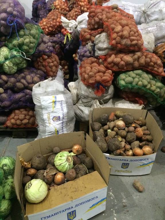 У Маріуполі на складі згнили більше 20 тонн гуманітарних овочів: влада не дала команду на видачу