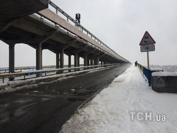 В Киеве перекрыт для транспорта мост Метро