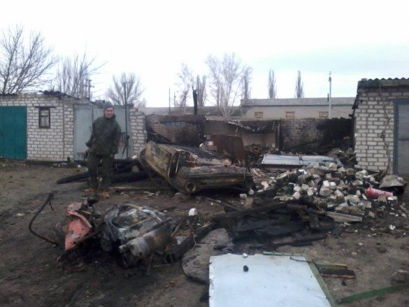 Станица Луганская в руинах, целыми стоят только дома олигархов: фотофакт