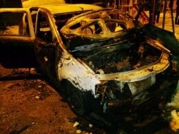 В Киеве возле девятиэтажки сгорел автомобиль: опубликованы фото