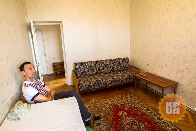 Журналисты пробрались к госдачам экс-министров: Азаров со своей вынес даже мебель