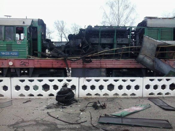 Станица Луганская в руинах, целыми стоят только дома олигархов: фотофакт