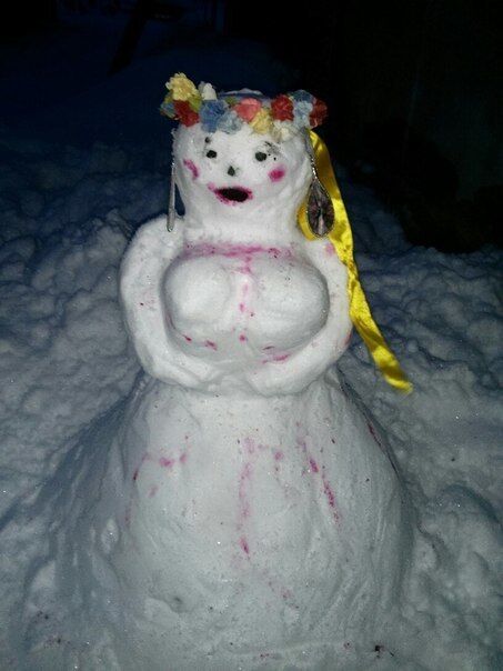 В Киеве появились снеговики-патриоты: опубликованы фото 
