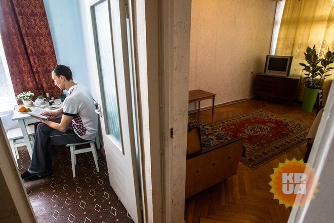 Журналисты пробрались к госдачам экс-министров: Азаров со своей вынес даже мебель