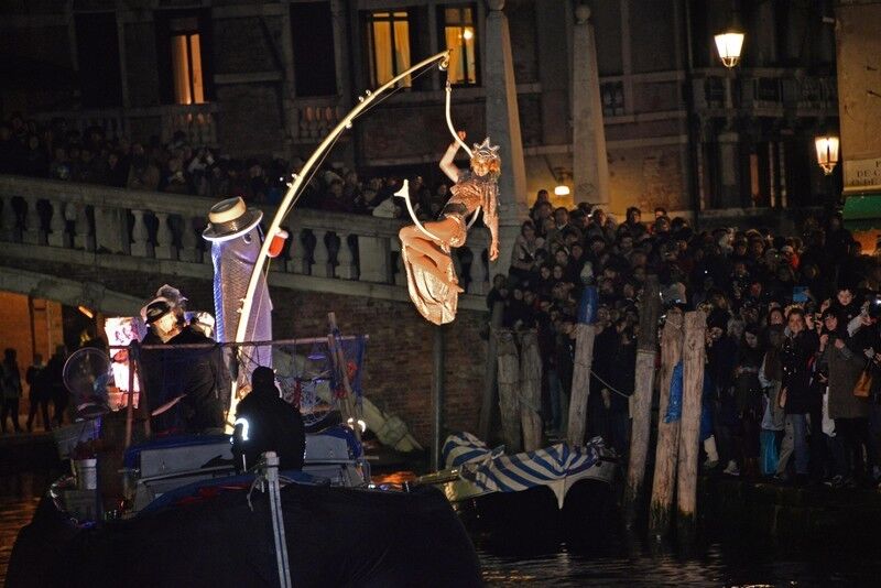 Как прошла первая неделя Венецианского фестиваля: праздничный фоторепортаж