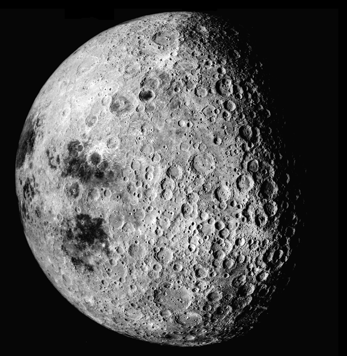 NASA показало редкое фото темной стороны Луны