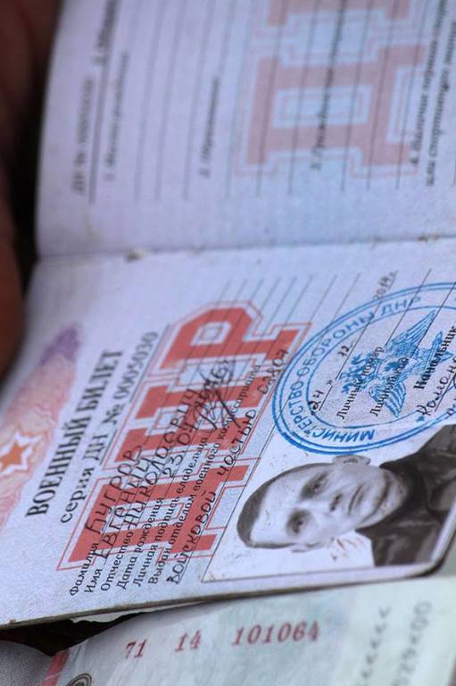 "А ты докажи!" В МИД РФ заявили, что Порошенко "купил российские паспорта на рынке": фото документов