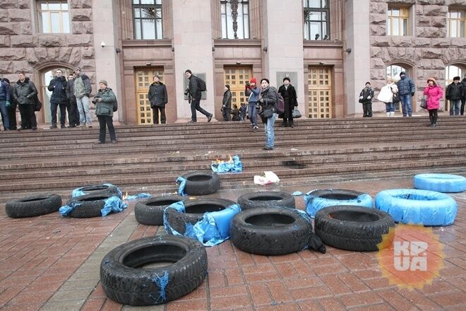 За поджог шин под зданием КГГА милиция задержала 4 человек