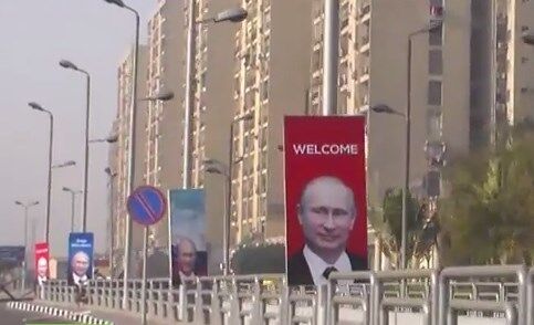 В Каире к визиту Путина его портрет повесили на каждом столбе: фото и видеофакт