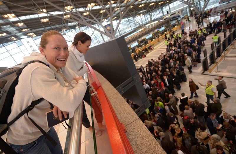 В немецких аэропортах отменили сотни рейсов из-за забастовки. Опубликованы фото