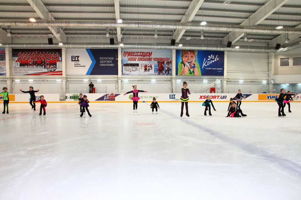 В Дружковке возрождали традиции украинского хоккея на турнире "Золотая шайба Донбасса": фоторепортаж