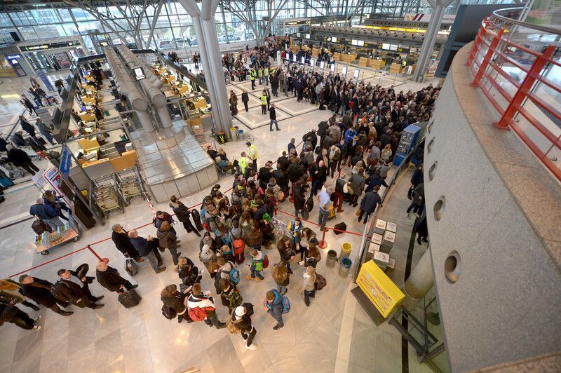 У німецьких аеропортах скасували сотні рейсів через страйк. Опубліковані фото