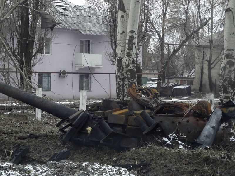 Захваченный боевиками Углегорск превратился в руины: опубликованы фото и видео
