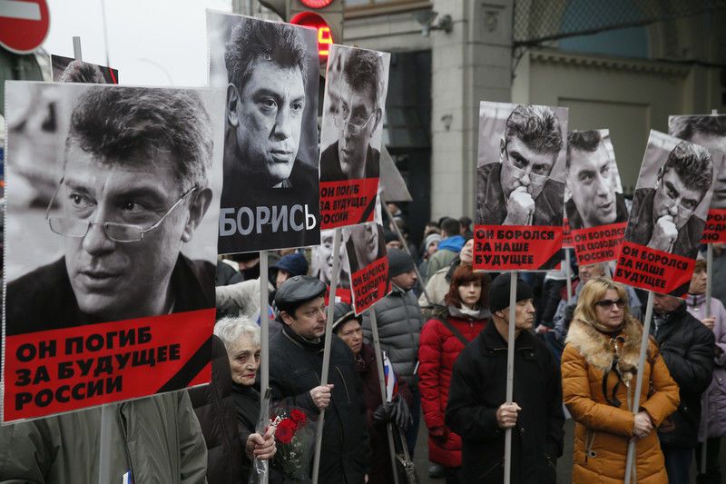 "Герои не умирают": десятки тысяч москвичей вышли на шествие памяти Немцова. Фото и видео
