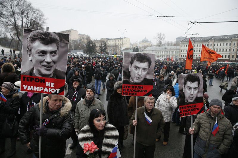 "Герои не умирают": десятки тысяч москвичей вышли на шествие памяти Немцова. Фото и видео