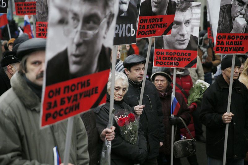 "Герои не умирают": десятки тысяч москвичей вышли на шествие памяти Немцова. Фото и видео