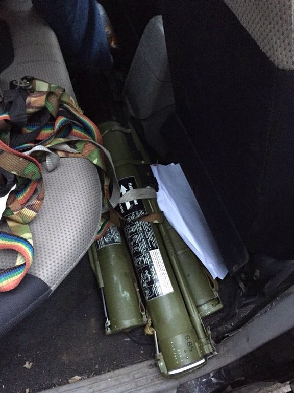 На Донбассе обнаружены три крупные бандитские группировки, изъяты сотни единиц оружия