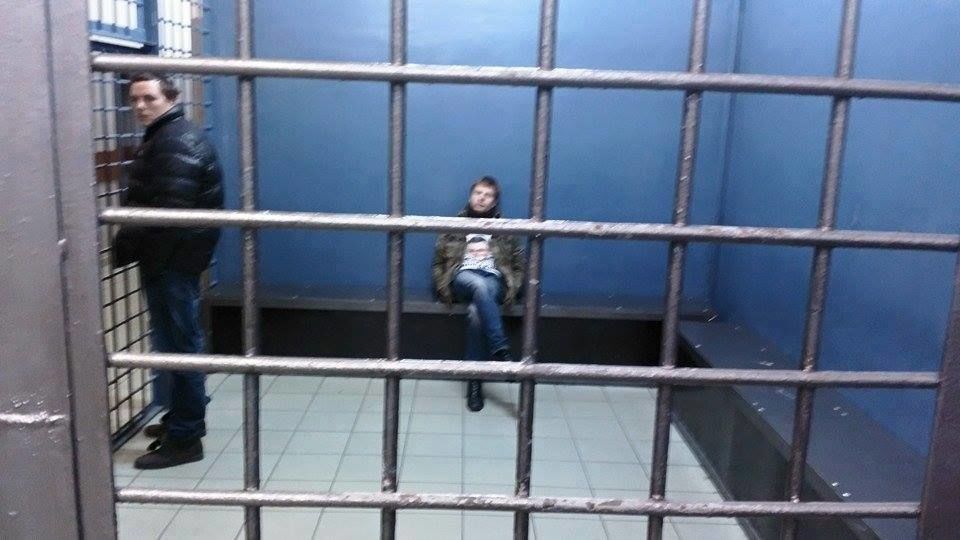 Опубликовано фото задержанного в Москве нардепа за решеткой