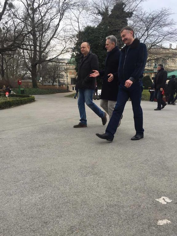 Фирташ свободно прогулялся по Вене с депутатом от "Оппозиционного блока": опубликованы фото