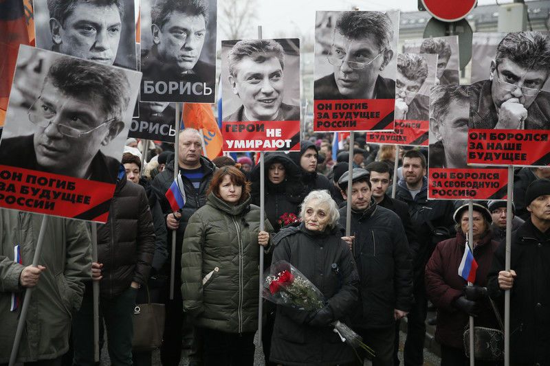 "Герои не умирают": десятки тысяч москвичей вышли на шествие памяти Немцова. Фото и видео