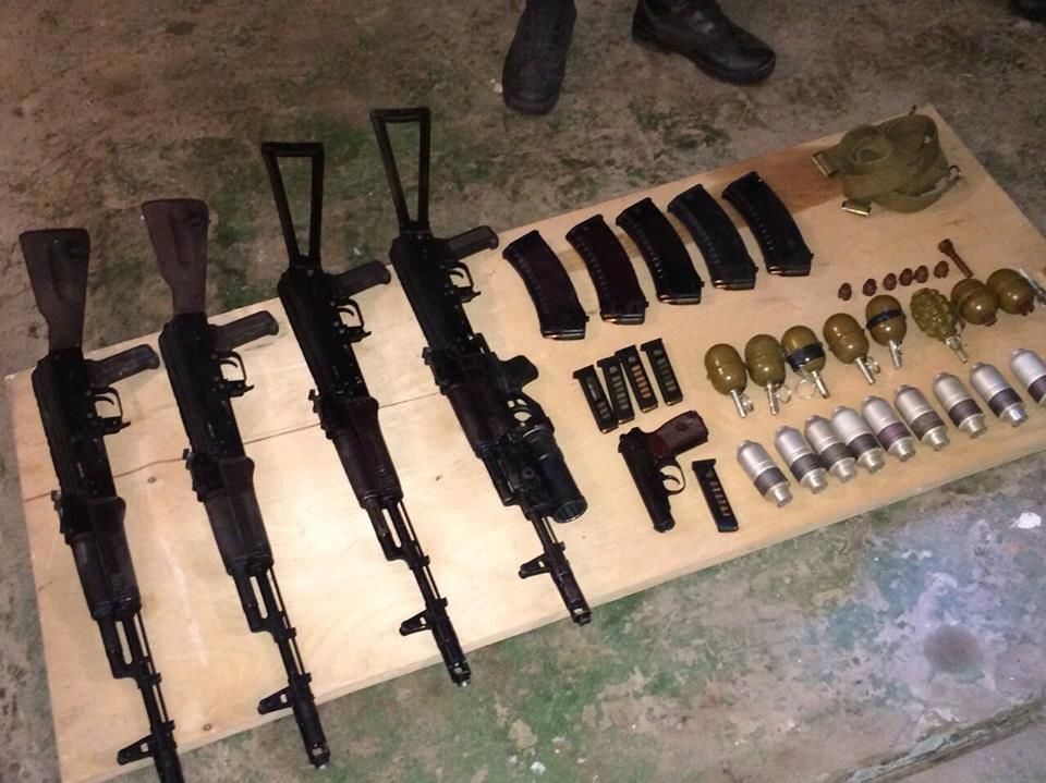 На Донбассе обнаружены три крупные бандитские группировки, изъяты сотни единиц оружия