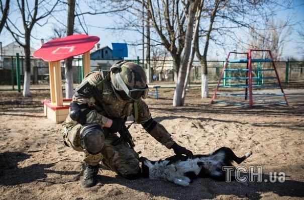 Фотографы показали досуг и быт бойцов АТО под Мариуполем