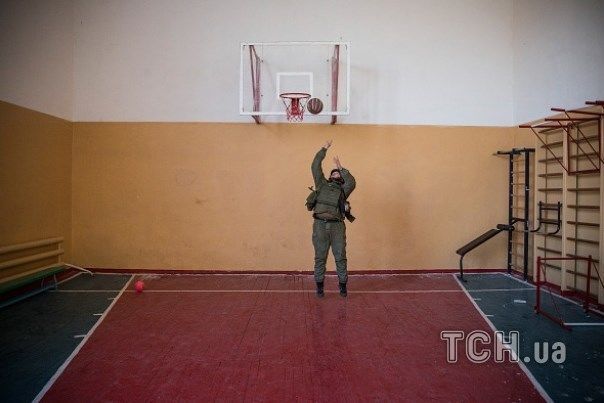 Фотографи показали дозвілля і побут бійців АТО під Маріуполем