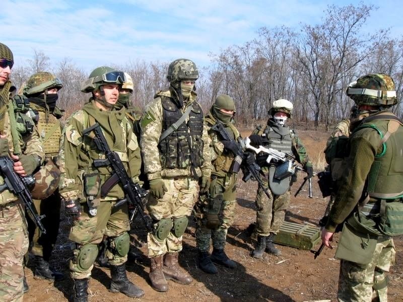 Львовские десантники провели учебные стрельбища