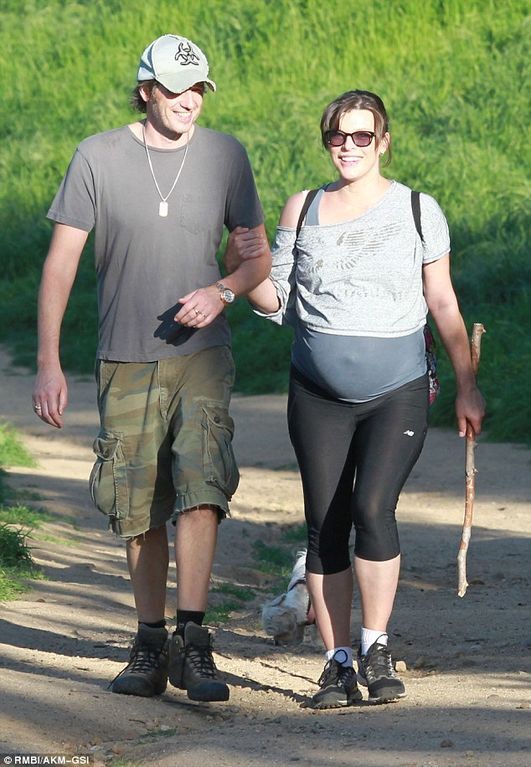 Мила Йовович за время беременности поправилась до 83 килограммов