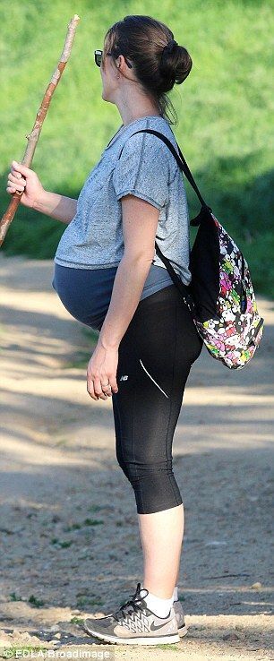 Мила Йовович за время беременности поправилась до 83 килограммов