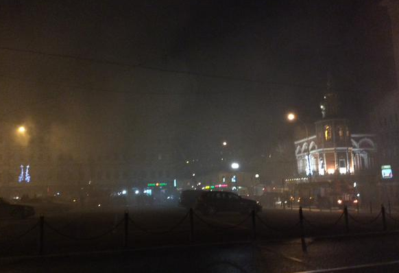 В центре Москвы вспыхнул огромный торговый центр: фото с места событий