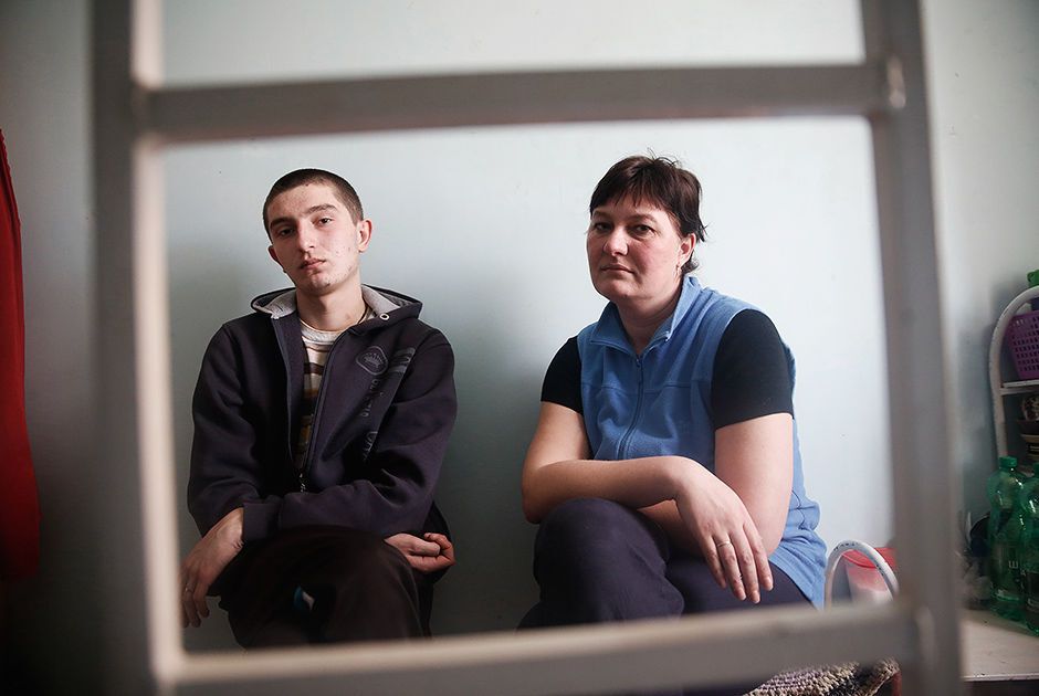 Прийняла в обійми: опубліковано фото "щасливого" життя українських біженців в Росії