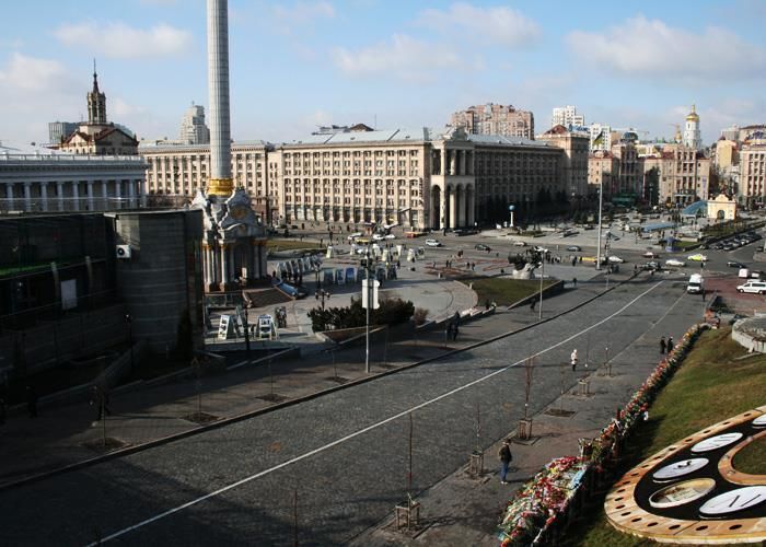 На Аллее Небесной Сотни в Киеве убрали все рекламные щиты: фотофакт